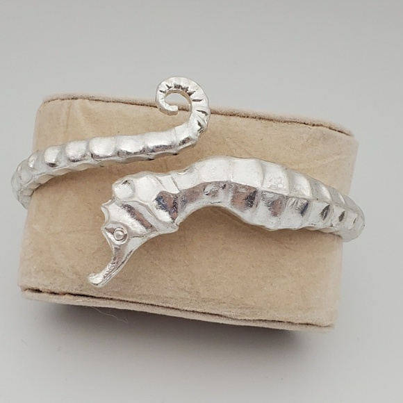 Seahorse Bracelet Silver Bangle Clamper New No Tag - Picture 1 of 4